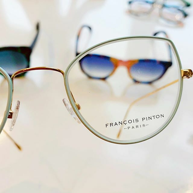 thespexbox's tweet photo. Loved meeting Sara from @mac_and_pure_eyewear today - she brought along these beauties from @francoispintonparis and I fell in love 😍 
Perfect understated cat eye in a gorgeous spring colour! 👓👓👓
🕵️‍♀️ spot @alfredkerbs! 
In other news planning is go… https://t.co/KycjHo6KVD https://t.co/ufUmNqKn3d
