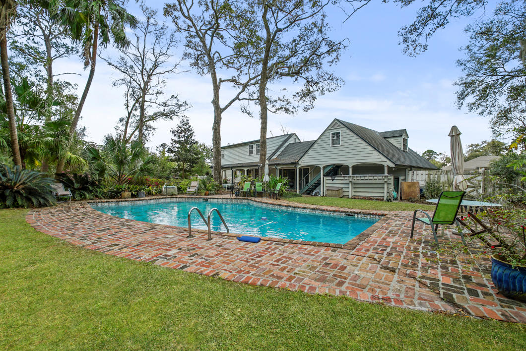welchteam_kw's tweet image. PRICE Improvement ~ #11657VillageLn ~ Just when we think this property couldn't get any better! If you're looking for a gorgeous 4 /3 home in Mandarin, this could be the one! Call for info: 904-718-8655 loom.ly/oi83rXc #welchteam #poolhomeforsale