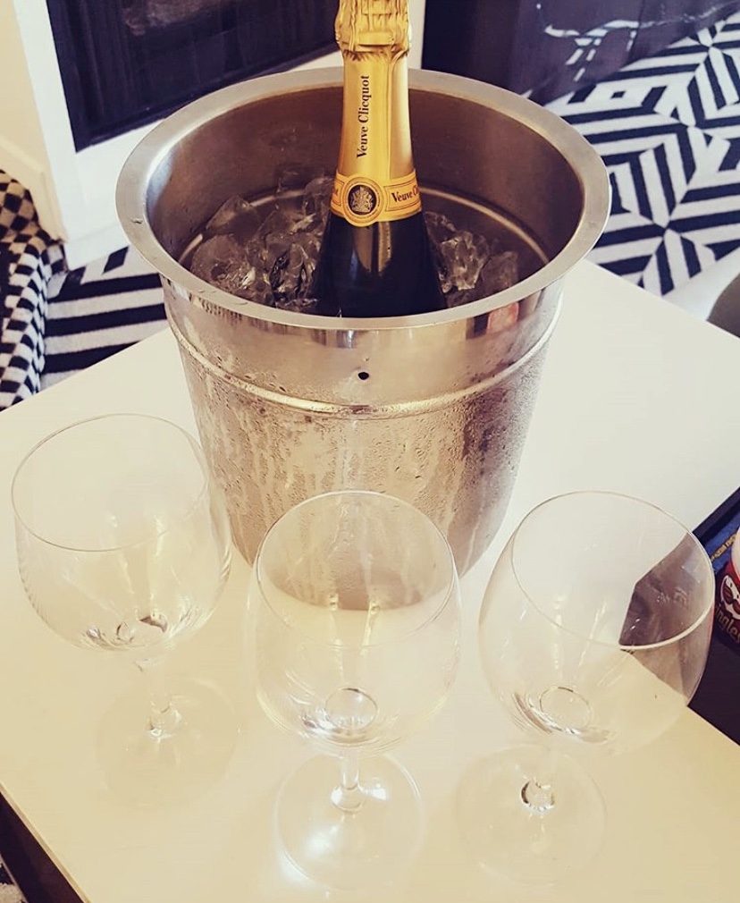 ChamberlainWeHo's tweet photo. Pop the bubbly because there is always something to celebrate at Chamberlain West Hollywood🥂 From chic bridal parties to glam rooftop rehearsal dinners, The Chamberlain delivers an elevated wedding party experience. (📸: @berniebg9)

#hoteldesign #eventdesign #weddingseason https://t.co/3I0Am28bgC