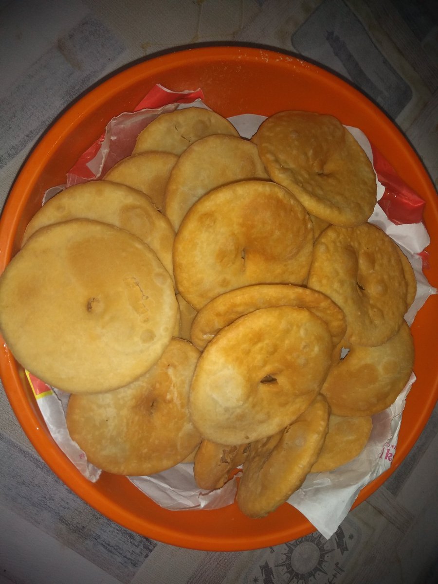 alee_lpda20's tweet photo. Hice torta fritas👨🏼‍🍳🌧️ https://t.co/MiBkKxsdWz