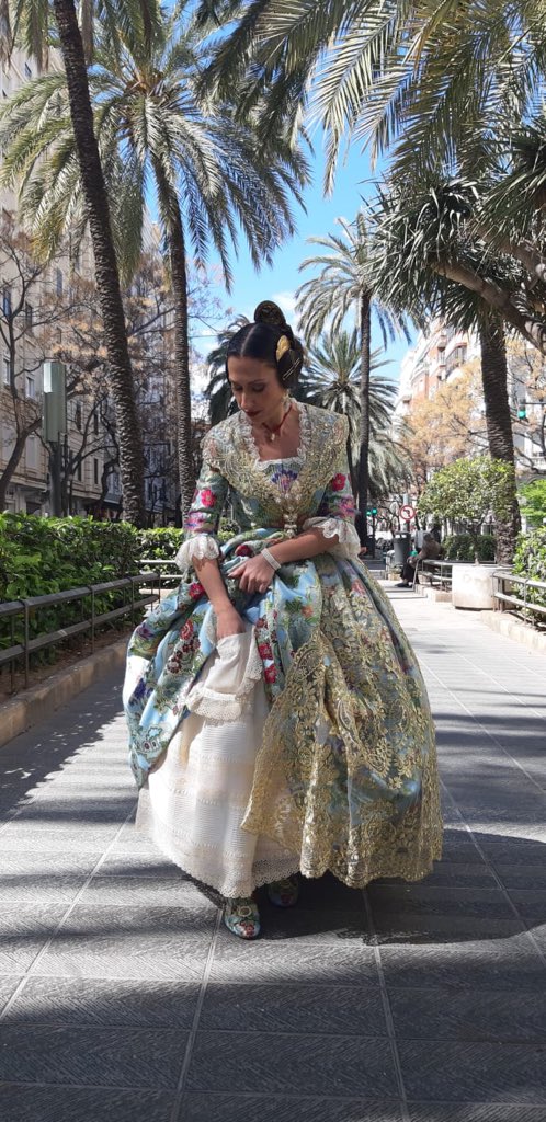 Se cancelaron/aplazaron las Fallas. Es lo que había que hacer. Pero a veces hacer lo correcto duele. Y mucho. Todo un año de ilusiones, de ganas, de preparativos, de expectativas...
Renaceremos. For sure....
Perdón por el post lacrimógeno. Se me pasará 😢