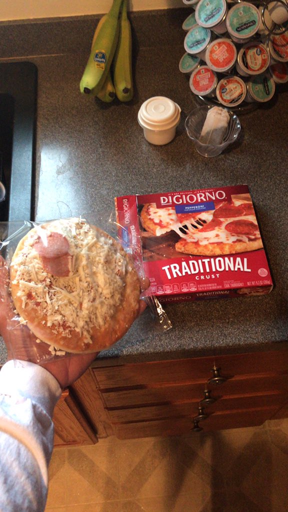 xavierkane37's tweet photo. @DiGiorno wth is this https://t.co/DQXHkN3UsK