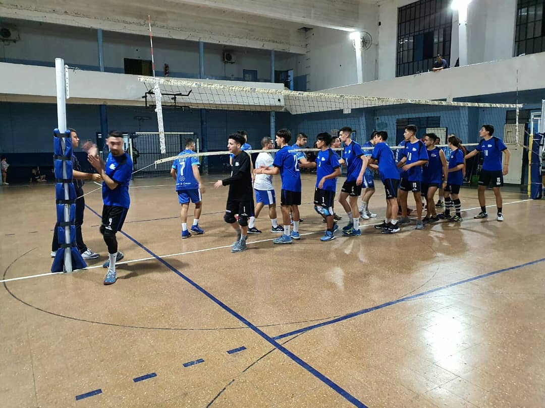 gmbvoley's tweet photo. 📌#Superiores #Masculino|#TerceraDivision
En su debut en el torneo #apertura, el equipo masculino perdió 2-3 ante #Libertad en #Mataderos.
.
La próxima fecha recibirá, en el #ClubDucilo, a #BQM.
#VamosGMB🏐 https://t.co/wrb4jtBFjZ
