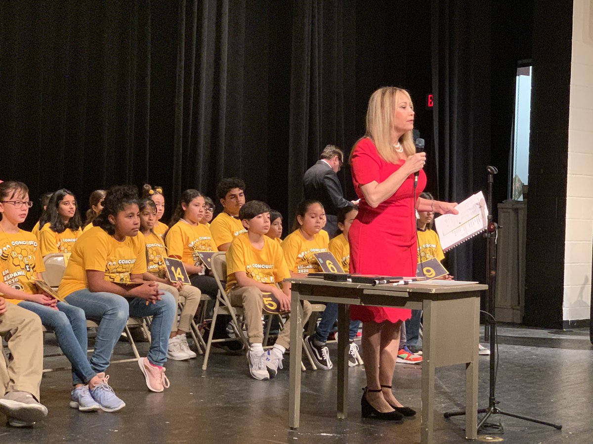 JesusGamez915's tweet photo. Gracias jueces por su dedicación a los niños de @ELPASO_ISD Concurso de Deletreo en Español underway! Campeones de EPISD compitiendo y demostrando sus talentos ortográficos! @EPISD_DualLang #ConnectingLaguagesDualLanguageDivision #deletreoespanol  #SpanishSpellingBee https://t.co/yMQo7p9NmT