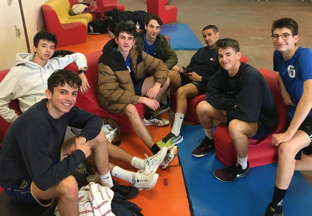 DemotzGS's tweet photo. Les matchs s’achèvent pour l’équipe de volley de Démotz 🏐 Demain, on joue la 5ème place. Une riche expérience de jeu et d’arbitrage. https://t.co/Fe9zV1ThVG