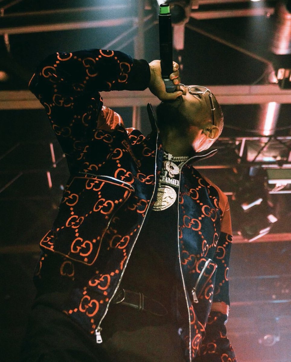 DapperDanHarlem's tweet photo. 🚨Back to back!!🚨 @MyFabolousLife did it again with a sold-out show in #Philadelphia for the #ColdSummerTour!
#Fabolous is wearing custom @Gucci by @DapperDanHarlem.
🧵 #MadeAtDaps ✂️ | Coming Soon
📸: @Richy_DGBC & @WavyBasquiat https://t.co/fK1DAEHES1