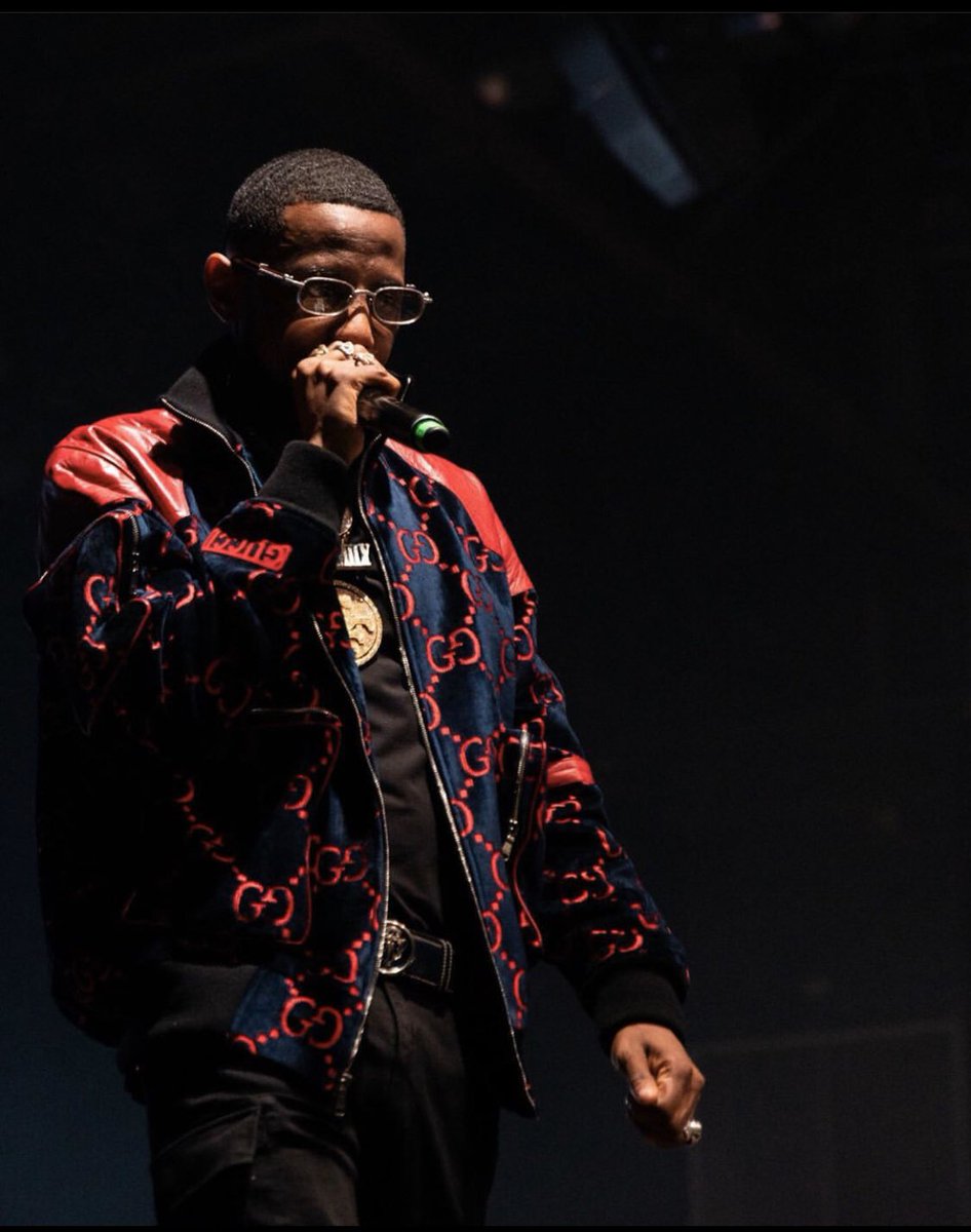 DapperDanHarlem's tweet photo. 🚨Back to back!!🚨 @MyFabolousLife did it again with a sold-out show in #Philadelphia for the #ColdSummerTour!
#Fabolous is wearing custom @Gucci by @DapperDanHarlem.
🧵 #MadeAtDaps ✂️ | Coming Soon
📸: @Richy_DGBC & @WavyBasquiat https://t.co/fK1DAEHES1