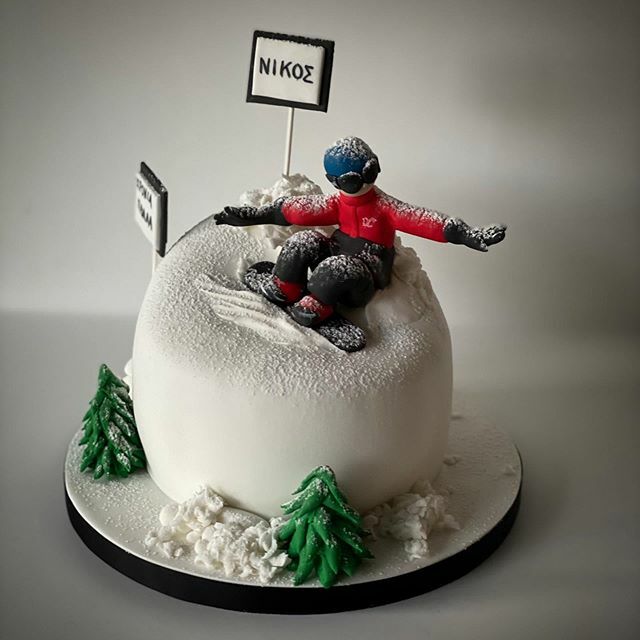 🎿🎿🎿...#cake #cakedecorating #jarbysweetmates #maniadelou #chocolatecake