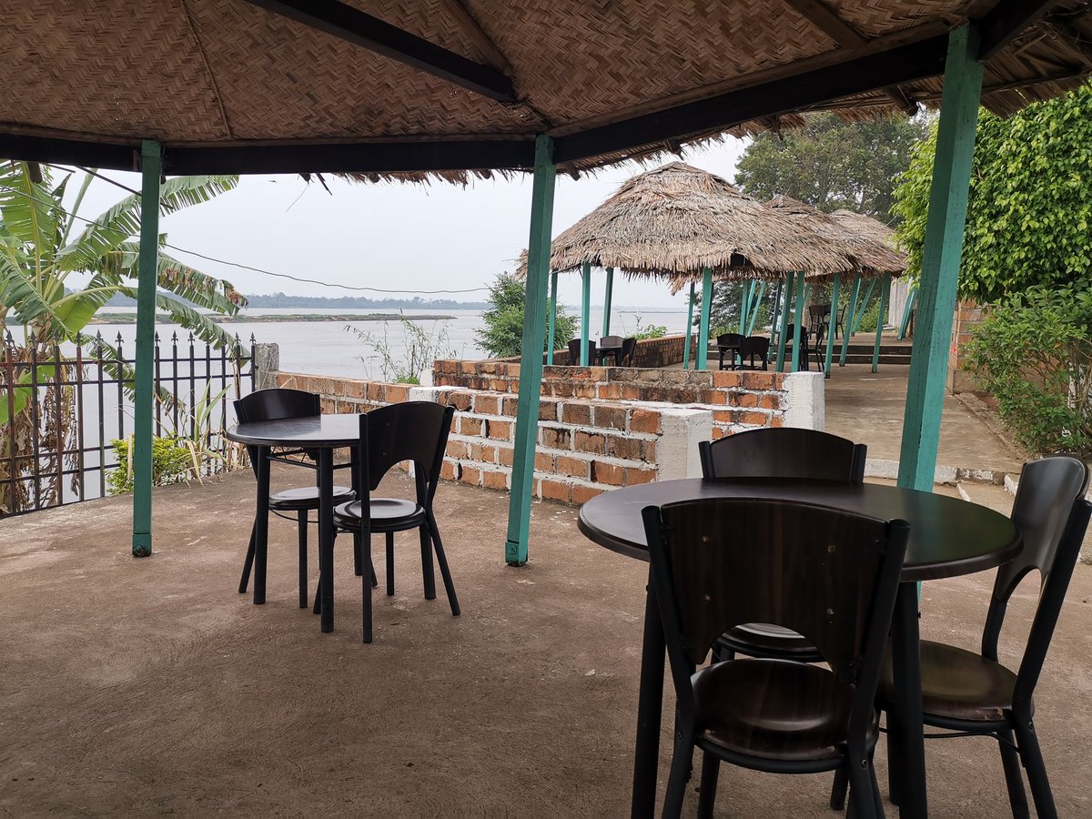 PNRmagazine's tweet photo. La terrasse de l'hotel Tropicana à Impfondo. 
#DestinationCONGO
#Likouala
Noko Niko https://t.co/B2WLNfImda