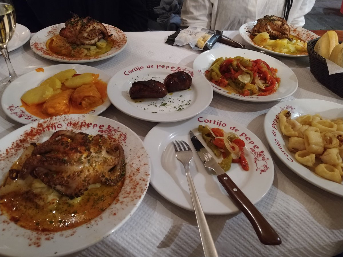 LabSchnaufer's tweet photo. #MalagapostBSP2020 currently applying for fellowships in this restaurant. #nevercomingback 😂✌️ https://t.co/wgxToGEhRu