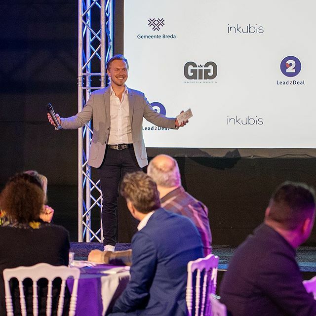 joepvanweert's tweet photo. Mooie avond mogen presenteren @breepark Breda - de lancering van ACT NOW! Ik mocht initiatiefnemer Peter Brouwers interviewen, drie inspirerende keynote speakers aankondigen, en de avond aan elkaar praten. 
#actnow #breepark #breda #presentator #presente… https://t.co/4dbvFqrYCv https://t.co/FOJKGSq3F3