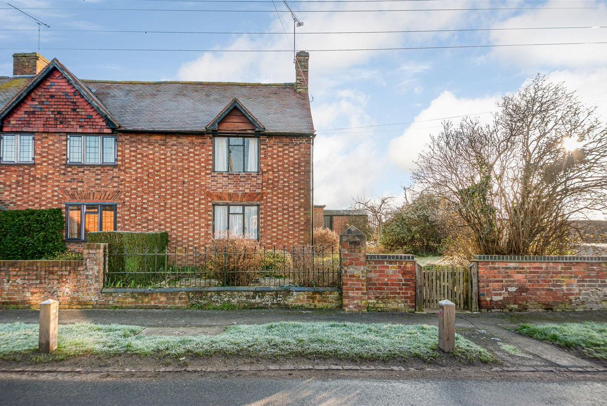 HowkinsLLP's tweet photo. RENOVATION OPPORTUNITY BRETFORD CV23 
Semi detached 2-bed cottage in need of renovation, large plot with open views to the rear. 0.24 acres in all.  For sale by public auction at 6.30pm on 2nd April 2020 at Kilworth Springs Golf Club, N. Kilworth LE17 6HJ
https://t.co/56olbGX0kv https://t.co/ngvVfmN2eo