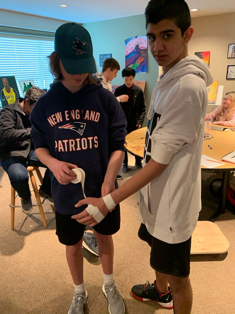 WhytecliffLearn's tweet image. Today members of the program has the opportunity of participating in an athletic taping workshop. This experience allowed for a better understanding of safe exercise and injury prevention. The youth had some fun and laughs while learning a new skill!🤸‍♀️🧘‍♀️