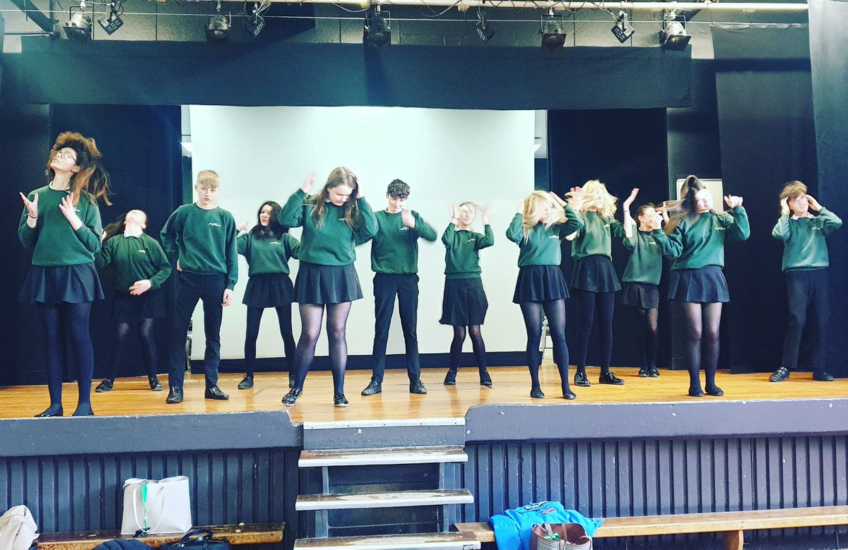 UWSperforminga1's tweet photo. Year 10 perfecting their Mumma Mia dance moves. #mummamia #musicaltheatre https://t.co/bCkH9r6Kli