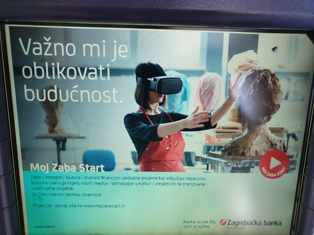 CroatiaTech's tweet photo. When your marketing team doesn't know the difference between mixed reality and virtual reality 😅

#ThisDoesntWorkLikeThat #CoveredEyes #GoingInBlind #SheCantSeeAnything https://t.co/hrLF89dC43