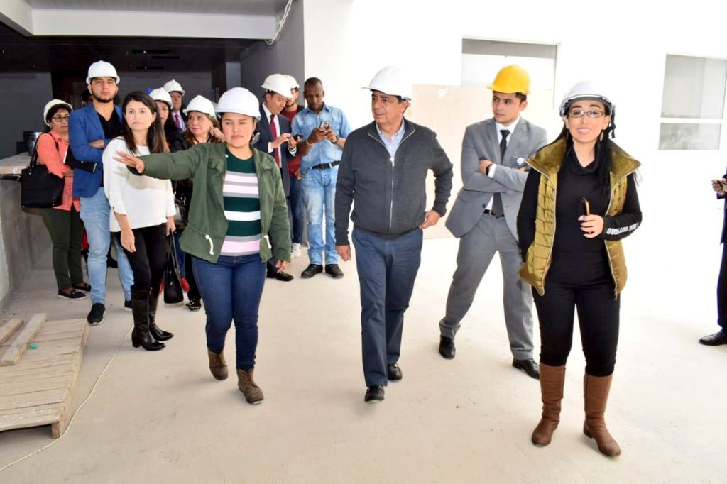 GERMANCHAMORRO1's tweet photo. Inspeccionamos con @esepastosalud la nueva obra del Centro Hospital en el barrio San Vicente que avanza en un 85% y que beneficiará, en el menor tiempo posible, a más de 30.000 habitantes de las comunas 7 y 8 de #PastoLaGranCapital. https://t.co/npNtk3bKc0
