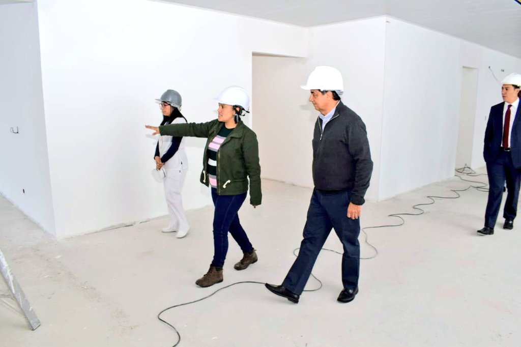 GERMANCHAMORRO1's tweet photo. Inspeccionamos con @esepastosalud la nueva obra del Centro Hospital en el barrio San Vicente que avanza en un 85% y que beneficiará, en el menor tiempo posible, a más de 30.000 habitantes de las comunas 7 y 8 de #PastoLaGranCapital. https://t.co/npNtk3bKc0