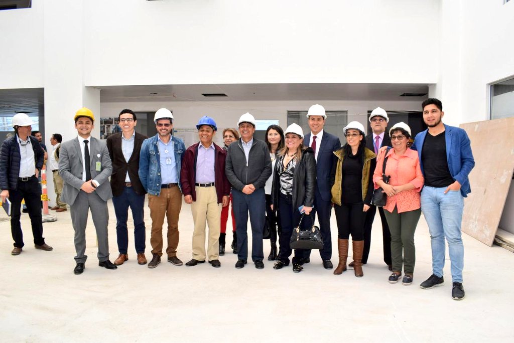 GERMANCHAMORRO1's tweet photo. Inspeccionamos con @esepastosalud la nueva obra del Centro Hospital en el barrio San Vicente que avanza en un 85% y que beneficiará, en el menor tiempo posible, a más de 30.000 habitantes de las comunas 7 y 8 de #PastoLaGranCapital. https://t.co/npNtk3bKc0