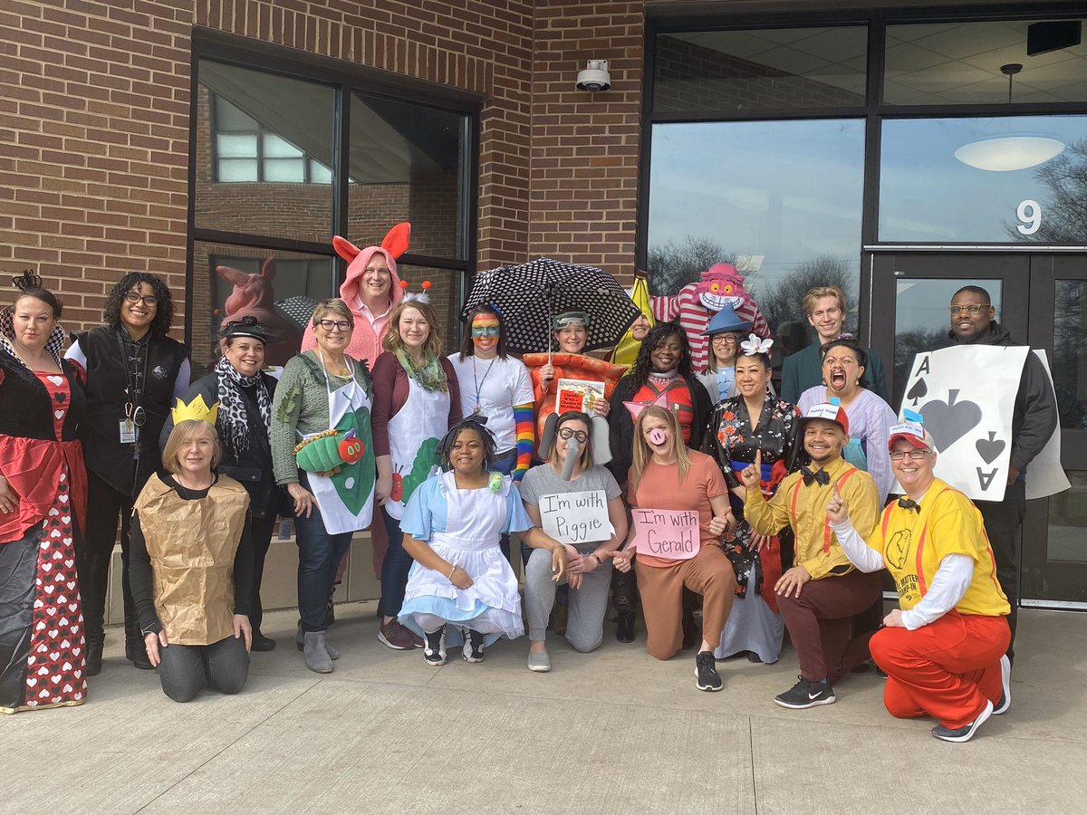 MpsLoring's tweet photo. Loring staff promoting reading during our read-a-thon! https://t.co/PorFesTf9P