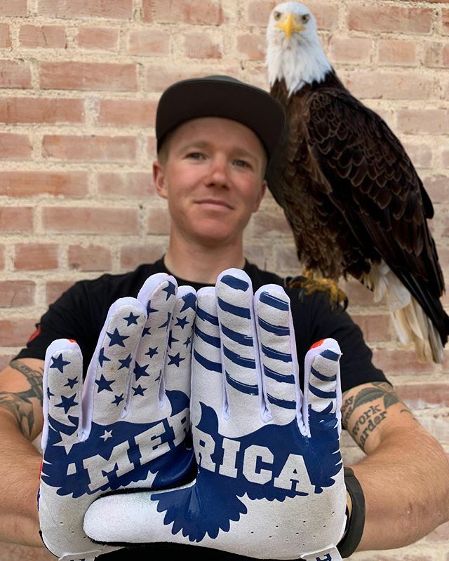 Keegels99's tweet photo. Stoked to be working with @handupgloves this season along side my teammates @chloewoodruff and @rosekgrant , who are also National Champions of βMercia. #handupgloves #theeaglehaslanded #merica #stanspivot πΊπΈ π¦
|| πΈ: @cayleyr https://t.co/0V29S6CDkJ https://t.co/L0AhXyszSJ