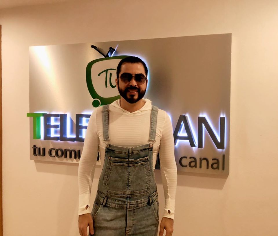 TELE_URBAN's tweet photo. .@Chico_Che_Chico llega con toda la buena actitud a #EstrellasTeleUrban para presentarnos su nuevo materal discográfico #TonsQueMami.
https://t.co/LJenzCxzrO https://t.co/VQxYSWCup7