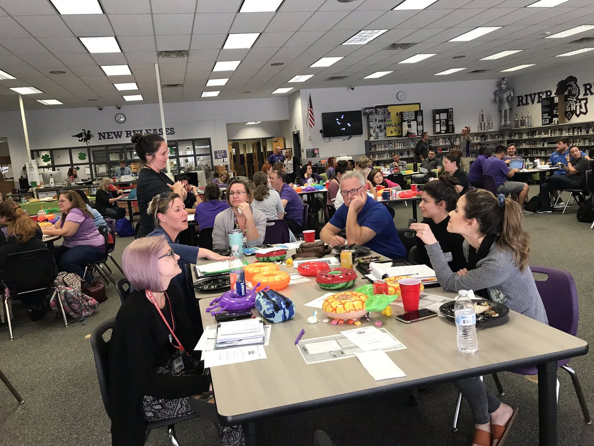 Royalmurph_RRMS's tweet photo. We had an amazing @RRMSRoyalKnight #sel session today learning about Pasco Practice #1 choices &amp; outcomes! Thank you @RoyalblueRrms and Reading/Research for the amazing taco bar as we float into Spring Break! @PascoSel https://t.co/wYmMMsmX4f