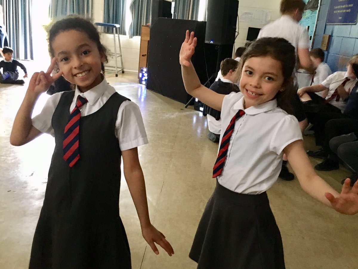 sonningprimary's tweet photo. This afternoon, Rich House celebrated winning the house cup last term with a disco in the hall! #RichHouse #APSfunded #Party https://t.co/1XQhadpmZ5