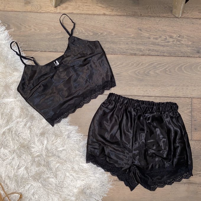 More items posted on my Poshmark💗💗 https://t.co/U1XYBMIQUX https://t.co/LG6Bqwp0Si