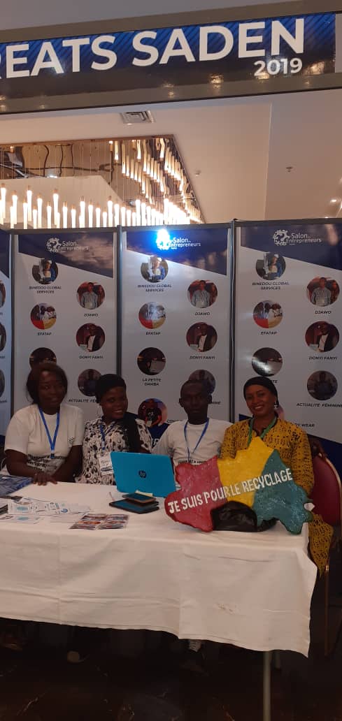 Efatap1's tweet photo. Stand des lauréats du #SADEN19 au #SADEN2020 ..
@Efatap1 représentée par équipe dynamique, pour présenter ses services aux éventuels nouveaux clients. 
___________
#SADEN2020 #SADEN #AGUIPE 
#ITC #DaretoInnovate https://t.co/lviSg9LKHv