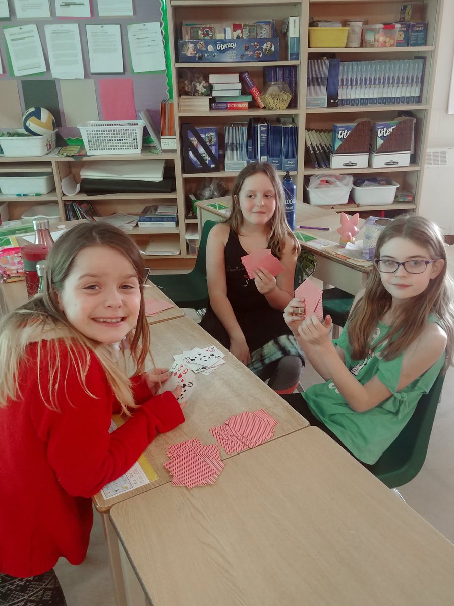tinapoisson's tweet photo. @ealey_jenn @EmmaKingES Pige dans le lac-  va pêcher!  Les jeux en français...c'est amusant bien sûr!!! https://t.co/nA3Qyqc9u6