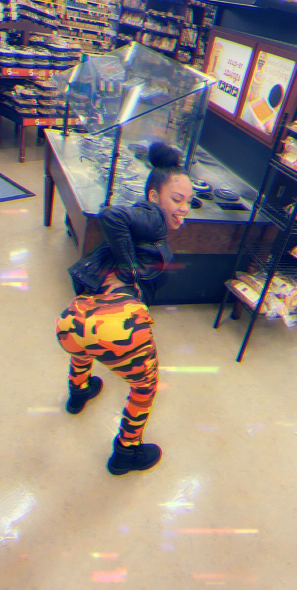 maaaine_'s tweet photo. i'm ready for drunk sharmaine again 🥴😭 https://t.co/7l29eIo6qj