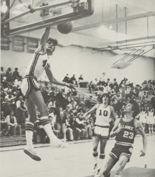 SuitUpVarsity's tweet photo. Best team not at tourney in 1980 might have been Hemingford. The Bobcats were 22-0 before losing to Grant in regional final.  Joe Roes (shown in the Grant game) was 2-time all-stater. In other pic Joe Literas dunks on Alliance.   @HemingfordDist #PartyLikeIts1980 https://t.co/DwydmT7Zai