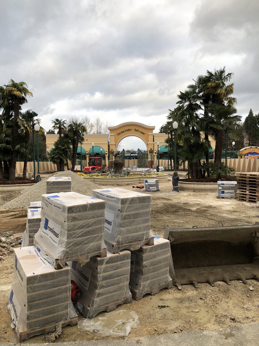 DLPbonsplans's tweet photo. Les travaux concernant la réhabilitation des sols de #FrontLot se poursuivent dans le #WaltDisneyStudiosPark ! 🚧 https://t.co/4AkhiZ0t2j
