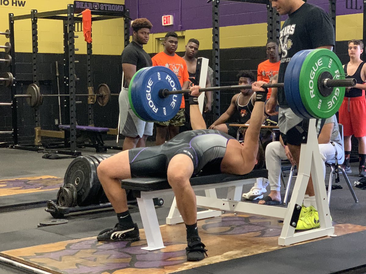 WSBearAthletics's tweet photo. @G_Rod4101 knocking out 280lbs #EasyWeight https://t.co/N5NeZxclwV
