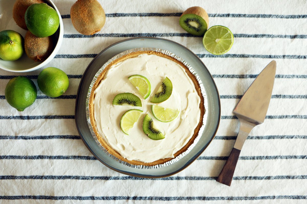 This weather and pie has us feeling all the spring vibes! Check out our fresh and fruity Mega Kiwi Lime Pie #kiwi #lime #pie #nobake #spring #fruit #yum #cheesecake

megakiwifruit.com/post/mega-kiwi…