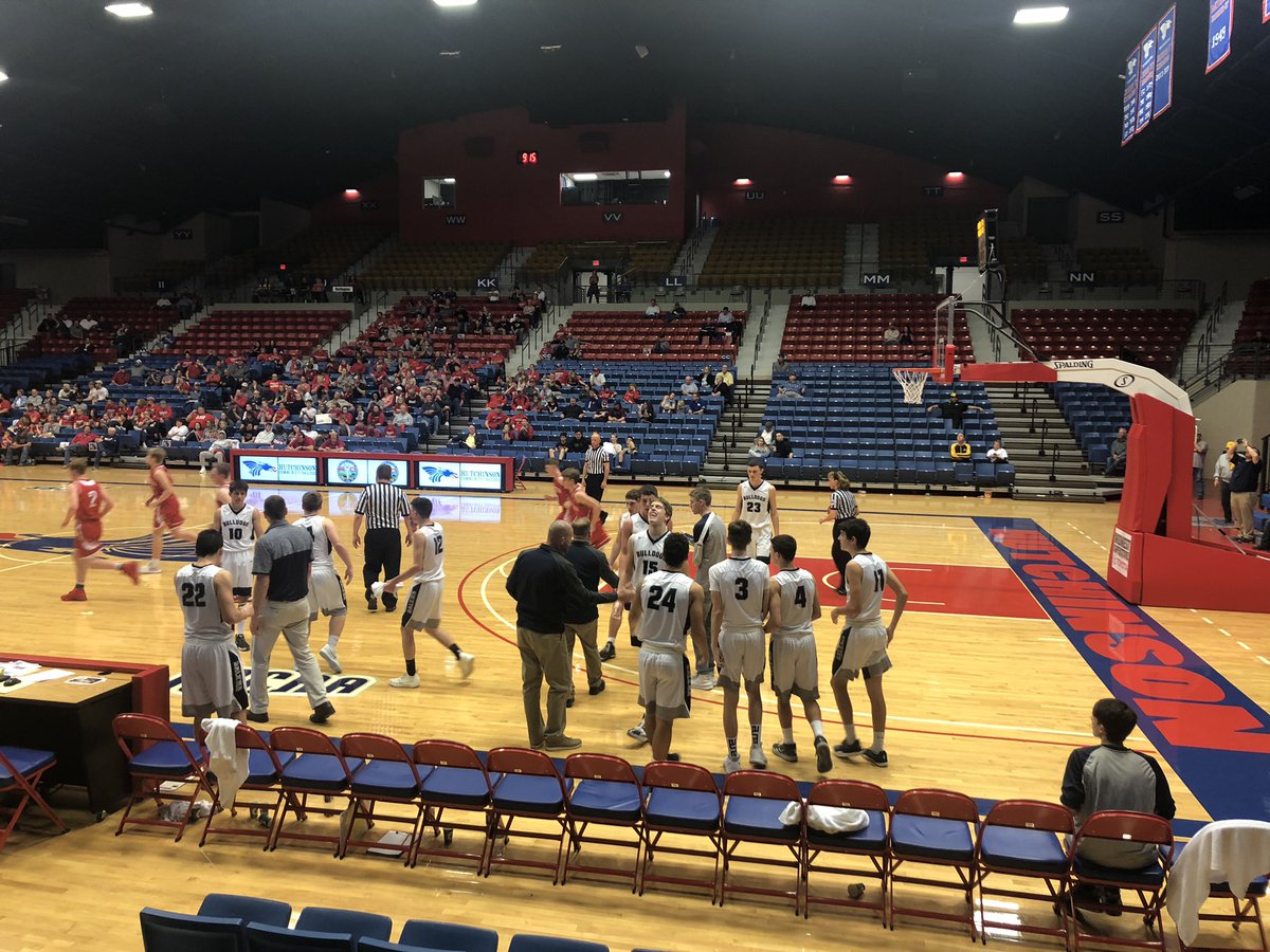 4th quarter is about to start. Dogs are up 5!!!