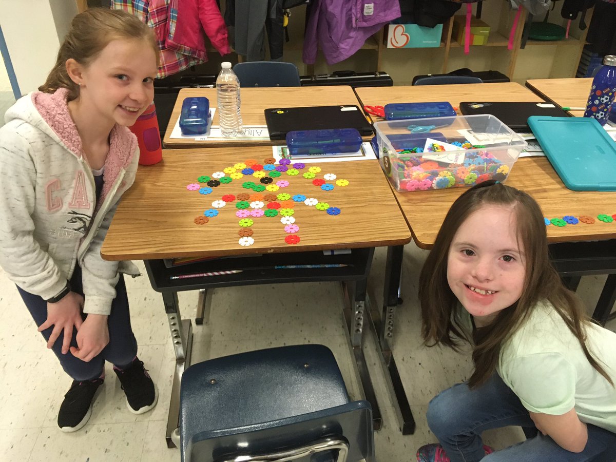 “C” and “M” had a fun time with the brain flakes this morning! #brainbins <a href="/BmeCmsd/">BME_CMSD</a>