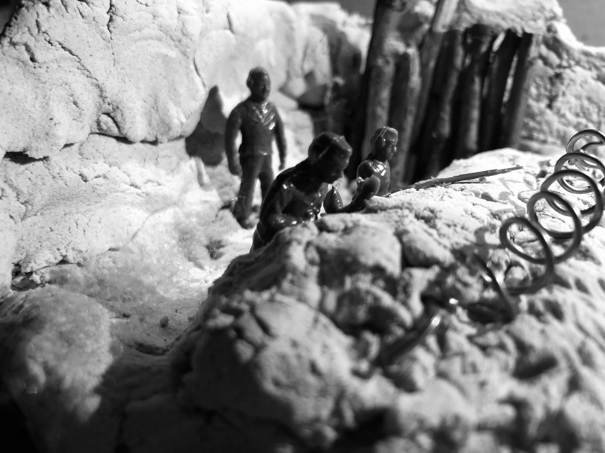 MsRichardhk's tweet photo. Students in #CHC2D got very creative and applied what they learned of #trenchwarfare while learning of #WWI through creating trenches during #onlinelearning #dsc #dscs #internationalschool #21cclassroom https://t.co/Q1ObgXHXFa
