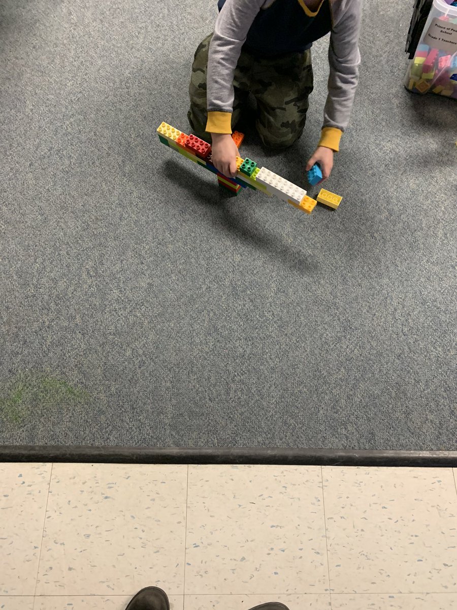 Ms_K_Grade1's tweet photo. Science centers with Ms. D’s class today! The grade 1s are learning about materials and structures so they built different structures to try and hold the weight of a book 😊 📚 Ss had so much fun with this challenge! https://t.co/EUT57AS083