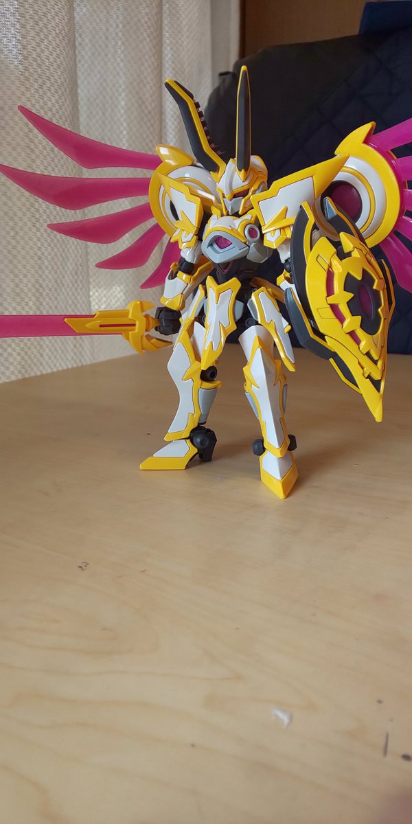 太刀魚 ダンボール戦機 Lbx 今更だけどできたよ 黒とグレーのパーツはつや消し吹いてよりこの黄色と白の光沢感 を目立たせたかった感じです