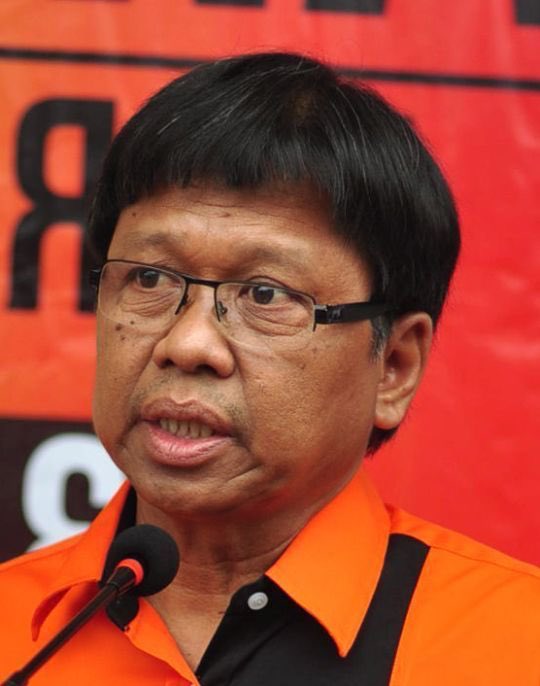 SuaraBiasa's tweet photo. Mesti rakyat Perak rindu dgn muka sincan ni kan?
Kemana hilangnya si sincan ni @PartiAmanah?
#MatDon
#Perak https://t.co/rQKcwJcByn