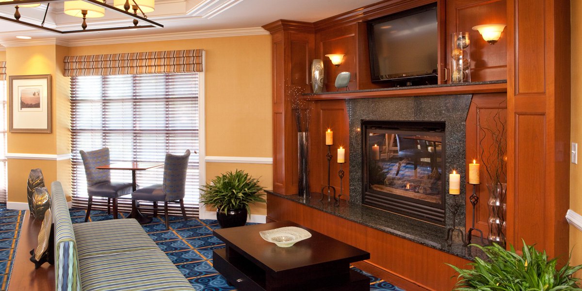 From the time you enter our doors you'll be immersed in warmth &amp; #hospitality. bit.ly/2rKCn31 #ResidenceInn #Woburn #WelcomeWednesday