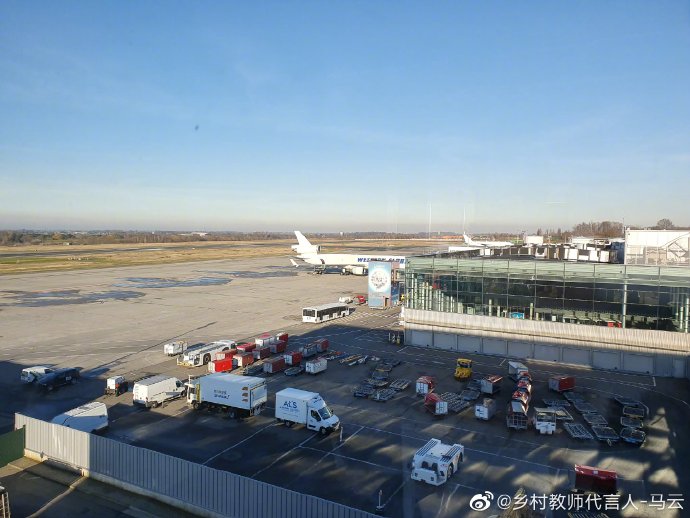 CGTNOfficial's tweet photo. A total of 1.8 million face masks and 100,000 #coronavirus test kits donated by Jack Ma Foundation and Alibaba Foundation will arrive in Belgium soon, Alibaba founder Jack Ma announced Wednesday on Weibo.

The supplies will be sent to Italy and Spain. https://t.co/pdtnolLAEm