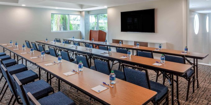 Our nautical-themed #meeting spaces will help you get the creative juices flowing! bit.ly/32kxIEr #TrypMaritime #FortLauderdale