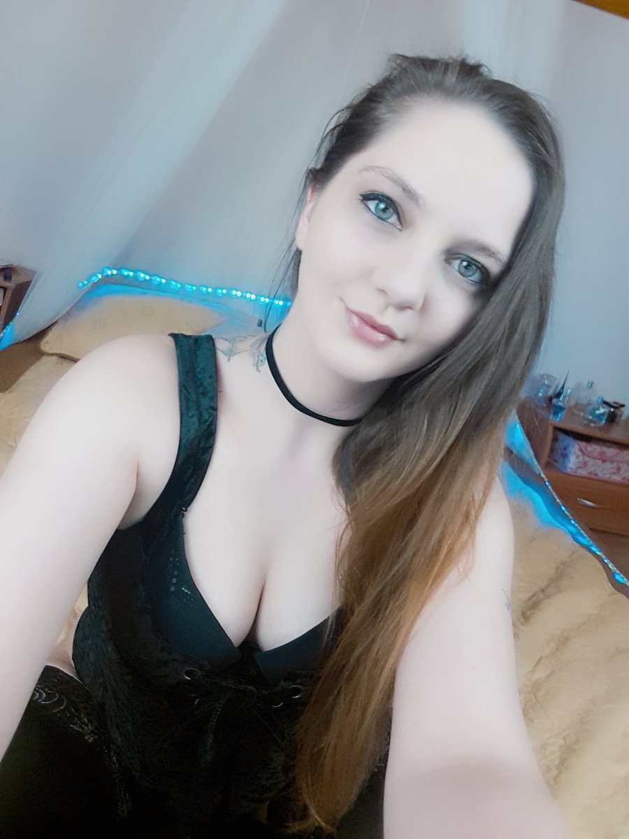 Royal Tiffany tweet media