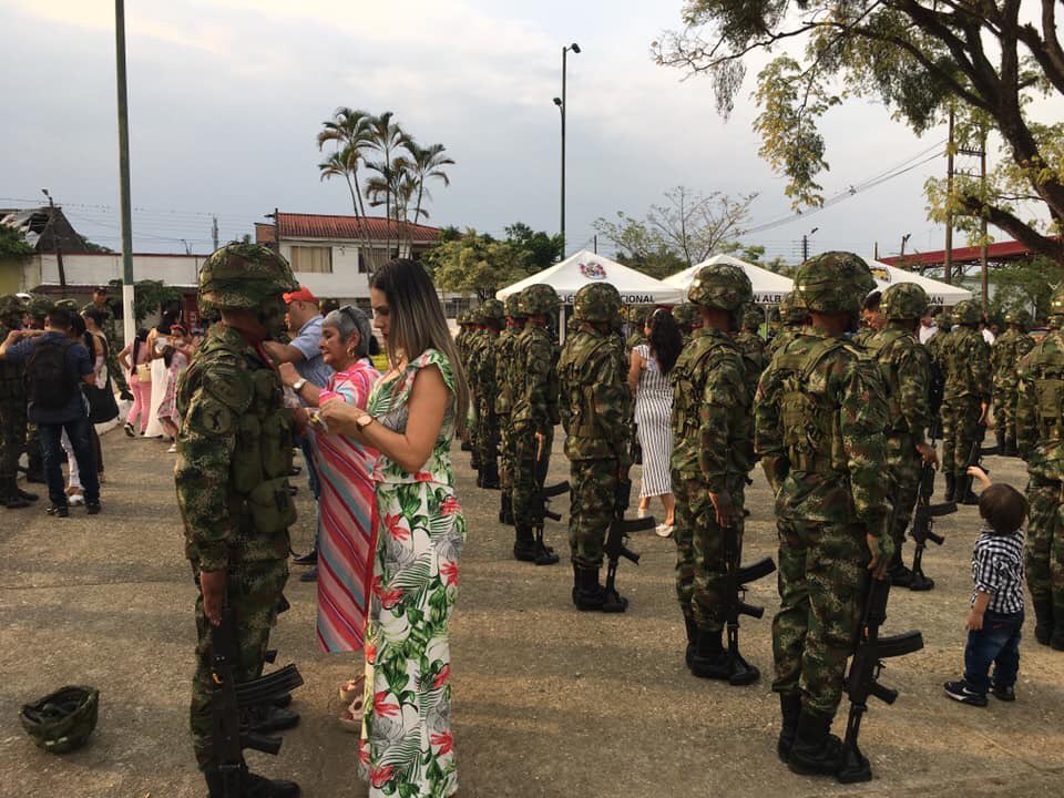 SanMartin_Meta's tweet photo. La Dra. Veronica Ordóñez Lagos, Sec. de Gobierno Municipal participó en el Juramento de Bandera del cuarto contingente 2019 del Batallón de Ingenieros N• 07 “General Carlos Albán Estupiñan”, que se llevó a cabo en la concha acústica.

#UnGobiernoParaTodos
#EjércitoNacional https://t.co/10F7J90J1V