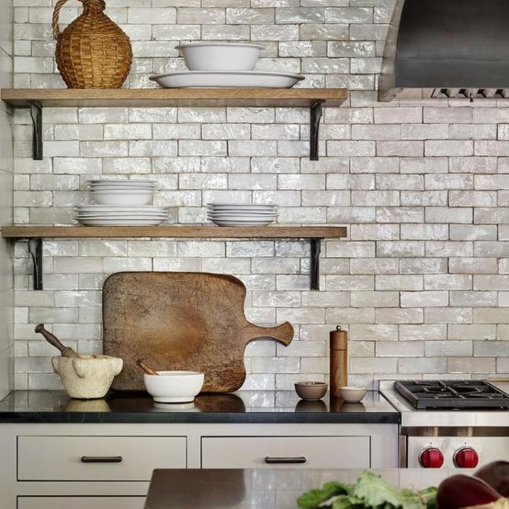 homearttile's tweet photo. A tile like this is the perfect backdrop for any decorations or kitchen elements you'd like to display. 

See the options that we offer at https://t.co/jion2IJGQk

Inspiration by TS Adams Studio

#backsplash #backsplashtile #backsplashideas #backsplashes #backsplashdesign https://t.co/5tdxA8oZRb