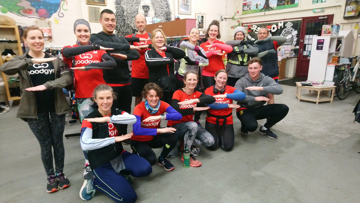 GGPortsmouth's tweet image. We've done lots of good today!

Helping at a science workshop at MAKE this morning &amp;amp; painting at @JohnPoundsCtr on our group run this evening.

Read all about it here goodgym.org/areas/portsmou…

#dogoodgetfit #eachforequal