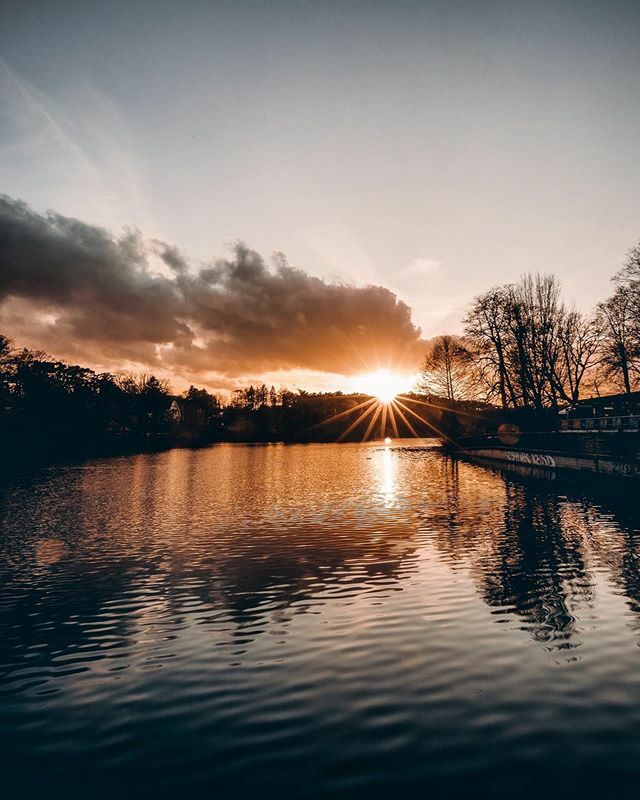 About the Sunset today in Berlin .... #canondeutschland #berlin#sunsetphotography #naturephotography ift.tt/2TFt178
