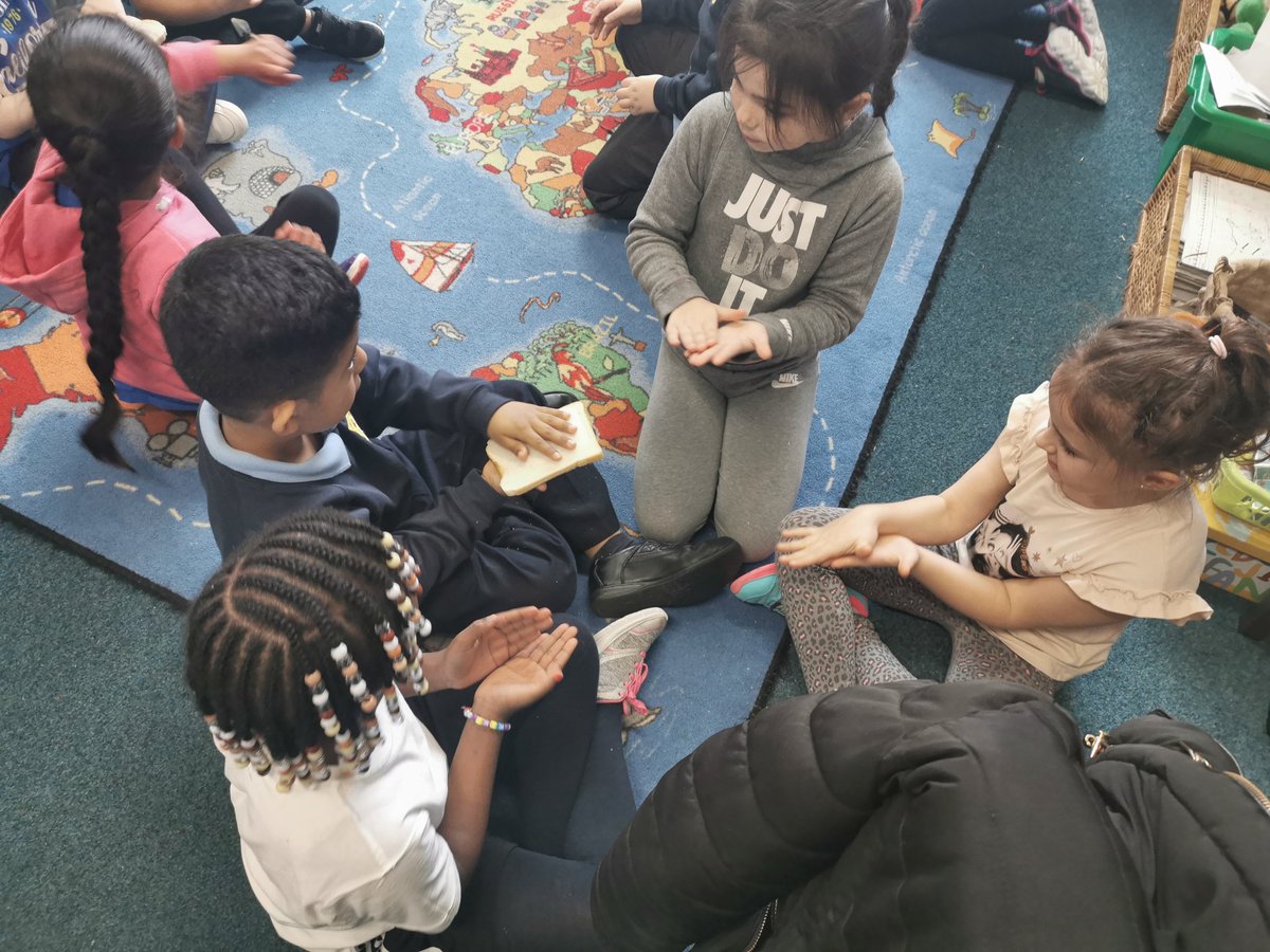 LPalios_LPS's tweet photo. Investigating how personal hygiene can affect the food we put into our mouths.We passed bread around after washing our hands with soap,hand gel and leaving our hands dirty!😝We even rubbed a slice over the laptop!We will observe the changes to the bread this week. @LansdownePS https://t.co/rkG3MiEi1n